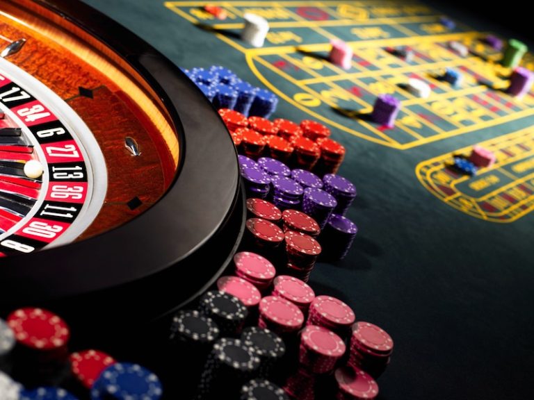 What games can you play in an online casino?